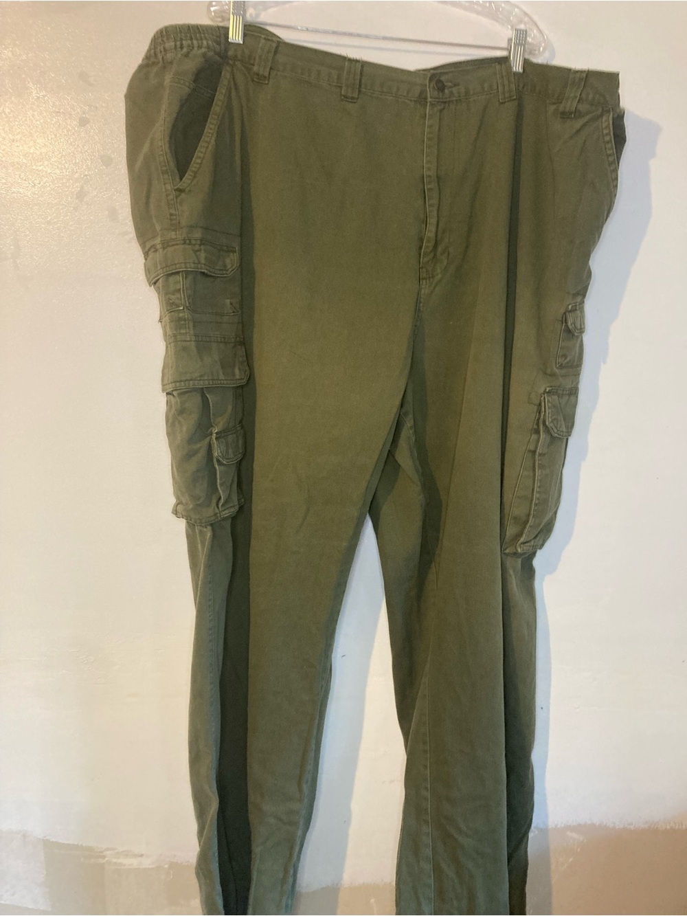 Men's Olive Utility Cargo Pants with Multi-Pocket Design